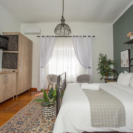 Steytlerville Royal Hotel Екстериор снимка