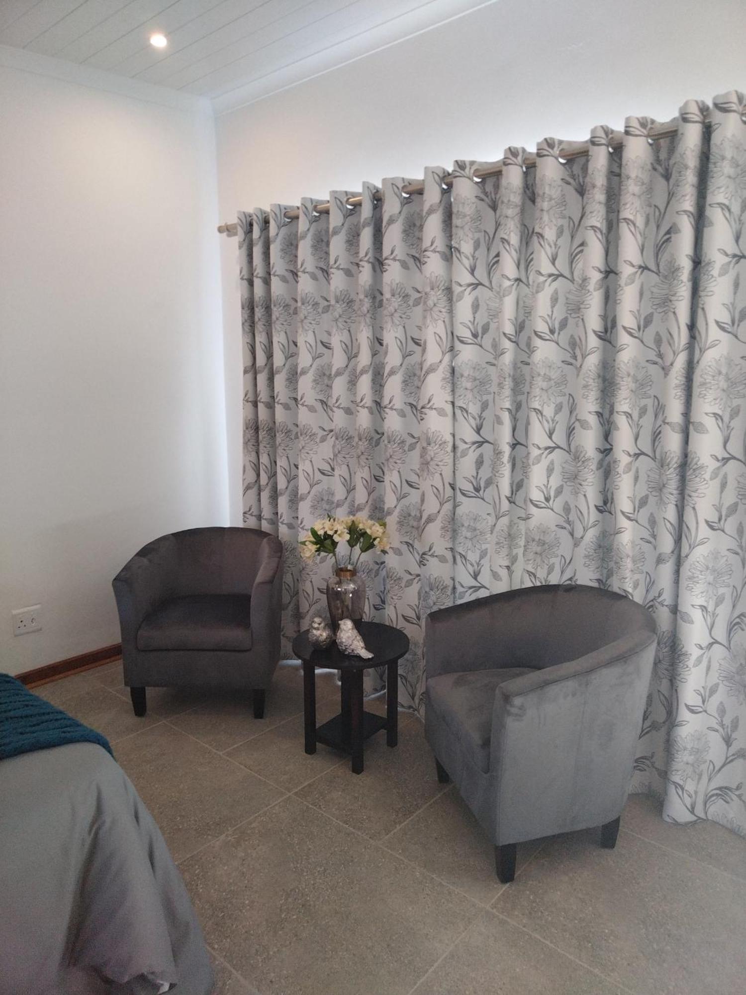 Steytlerville Royal Hotel Екстериор снимка