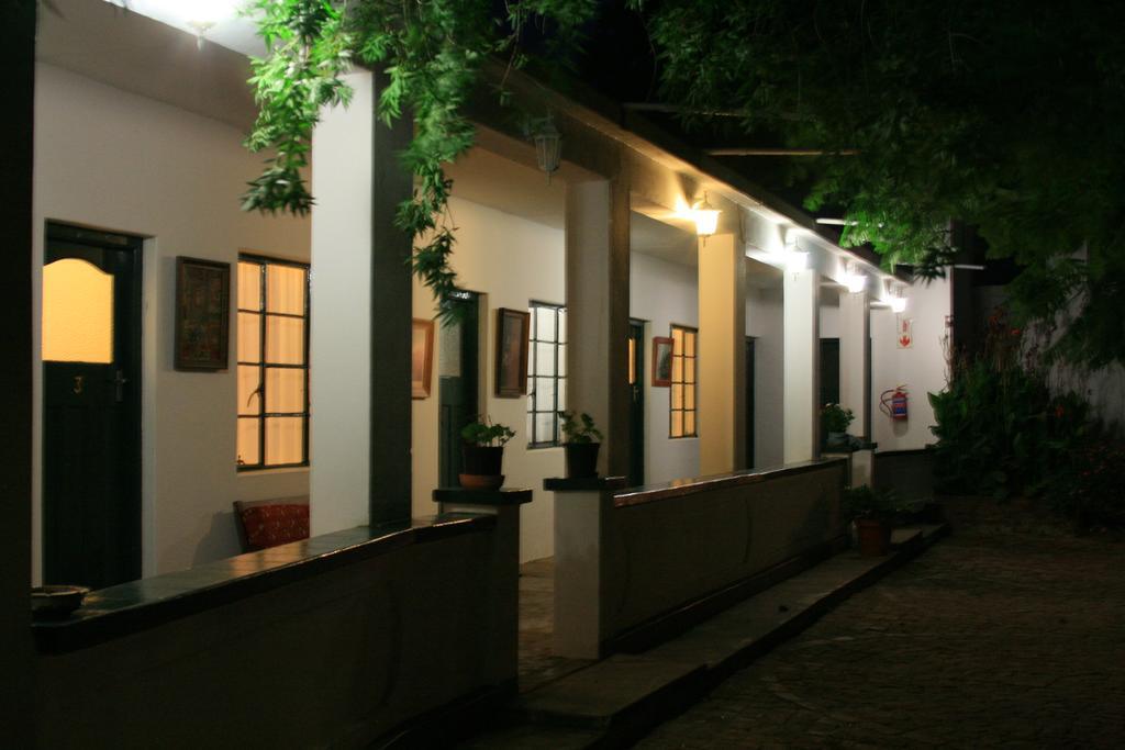 Steytlerville Royal Hotel Екстериор снимка